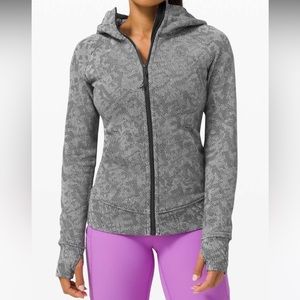 222. Lululemon *RARE* Scuba Full Zip Hoodie “SeaWheeze” size 8 in white/black